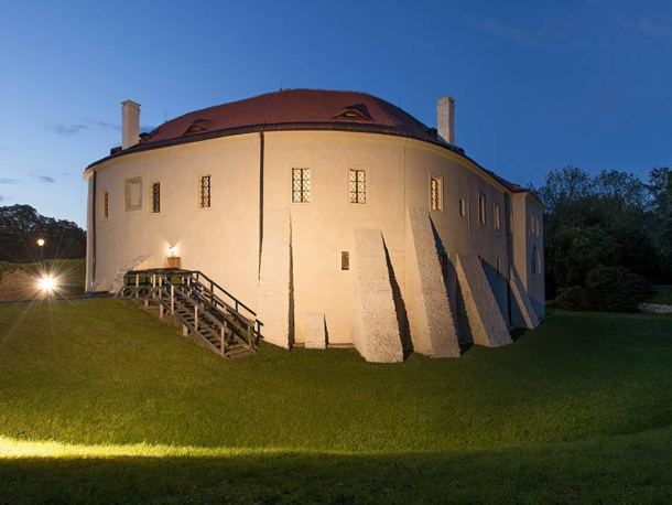 Zámecký park a nádvoří