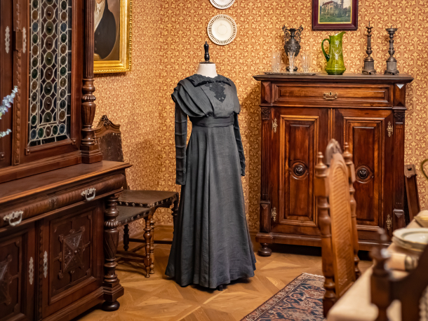 Zámecká prohlídková trasa Život v letovisku aneb jak se jezdilo do Roztok na letní byt