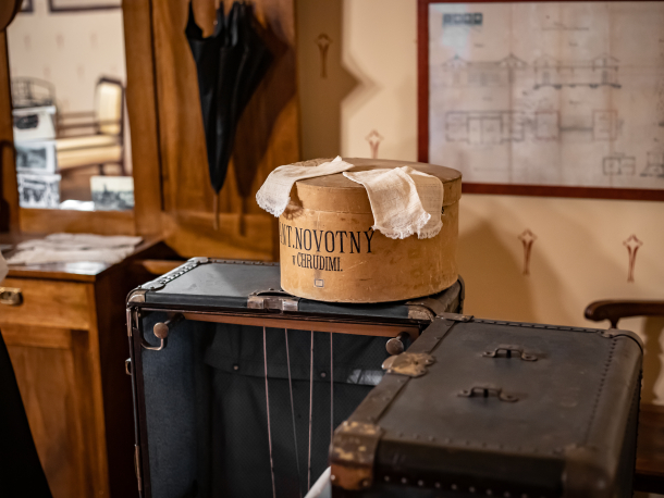 Zámecká prohlídková trasa Život v letovisku aneb jak se jezdilo do Roztok na letní byt