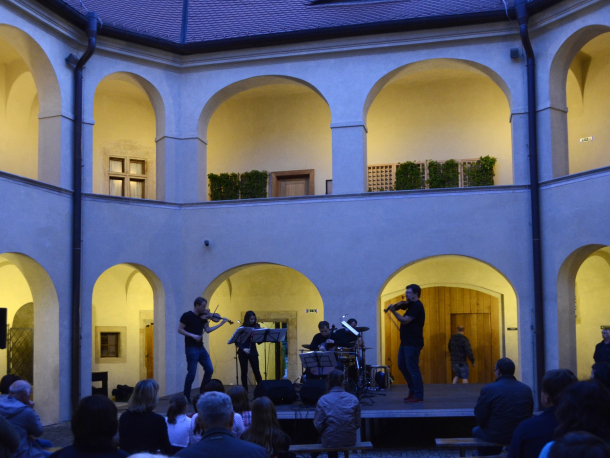 Zámek Roztoky u Prahy