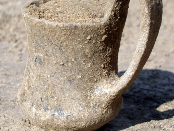 Keramický čerpák badenské kultury z Velkých Přílep.