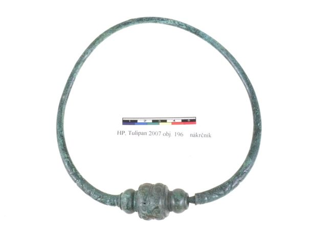 Bronzový nákrčník z doby laténské z Hostivice.