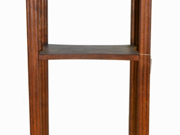 Stolek.  Stav před restaurováním. 