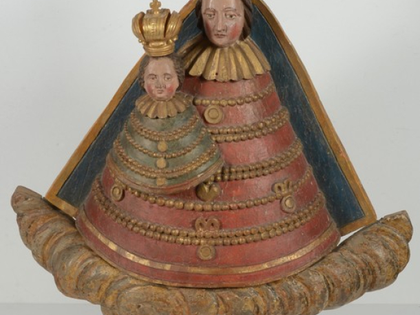 Mariazellská Madona, polychromovaná dřevořezba, Rakousko nebo Čechy, konec 18. století, v. 54,5 cm.