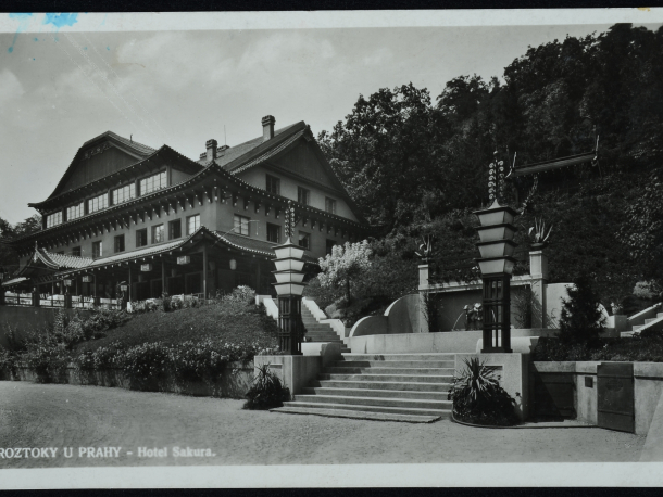 Procházka mezi vilami Tichého údolí