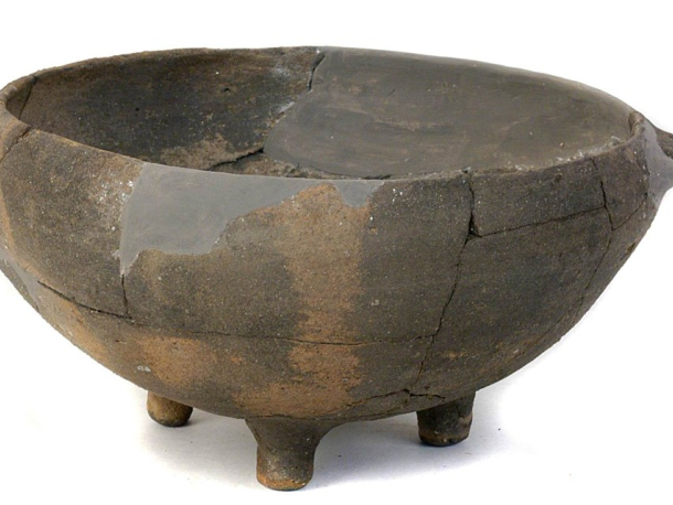 Trojnožka, eneolit – kultura zvoncovitých pohárů (2500 - 2300 / 2200 př. n. l.)