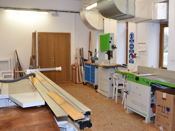 Pracoviště restaurování dřeva 