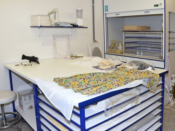 Laboratoř konzervace a restaurování textilu