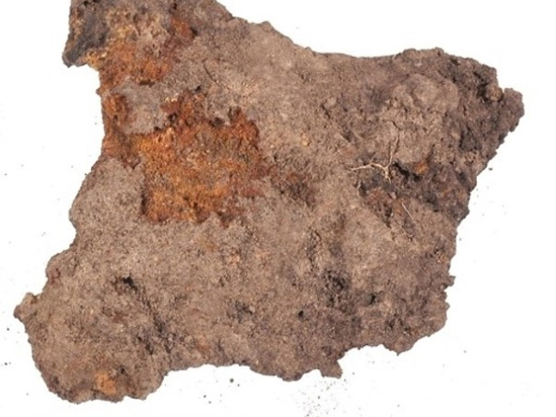 Fragment železného kování, období časného laténu. Stav před konzervací.