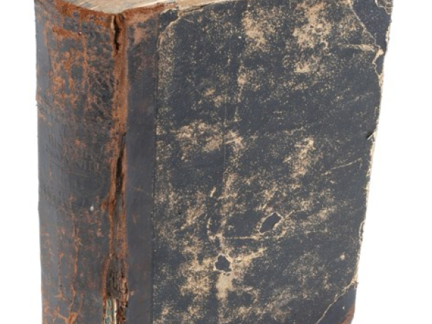 Polokožená vazba s papírovým potahem desek, 20. stol. Před zásahem.