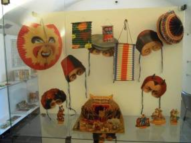 Papírová hračka v Roztokách