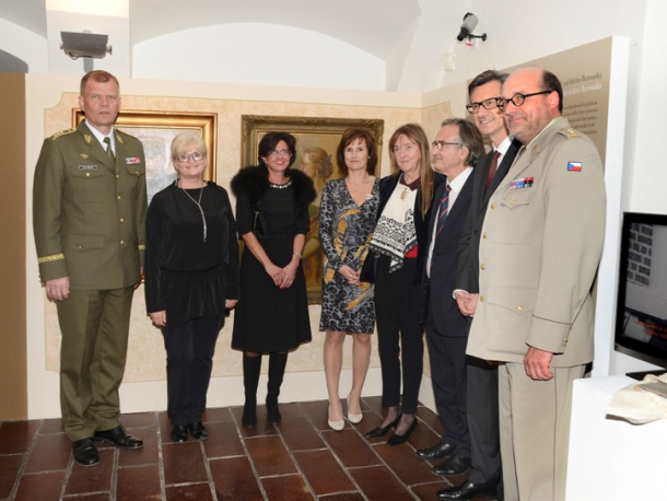 Vzácní hosté na výstavě v Galerii/Kabinetu; Foto: SMR – A. Hůlka