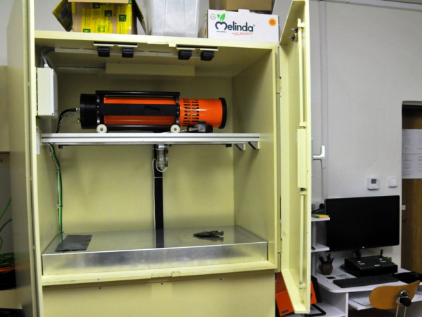 Otevřená rentgenová kabina.