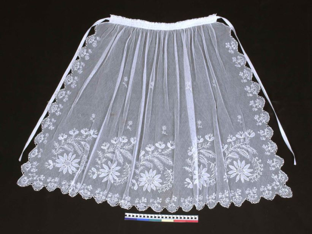 Šátek. Stav po restaurování.