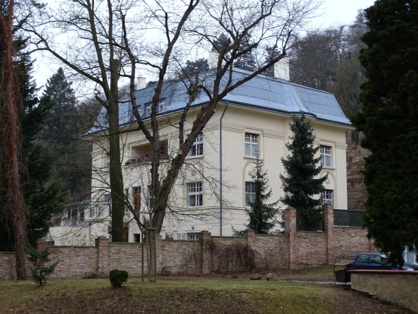 Procházka mezi vilami Tichého údolí