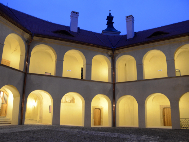 Tajemství zámeckých zdí