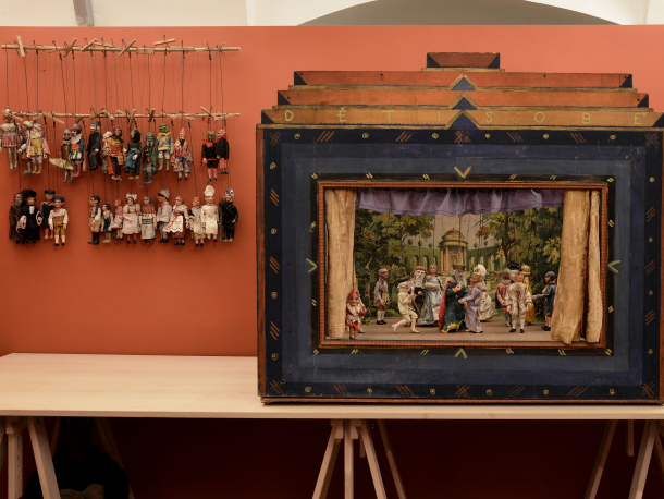Výstava Kašpárkův svět. Rodinná loutková divadla ve Středočeském muzeu v Roztokách u Prahy