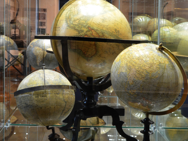 Výstava Fenomén Felkl. Proslulá továrna na výrobu glóbů