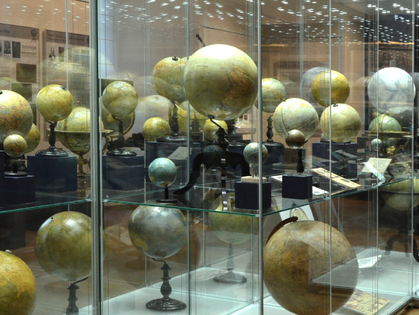 Výstava Fenomén Felkl. Proslulá továrna na výrobu glóbů