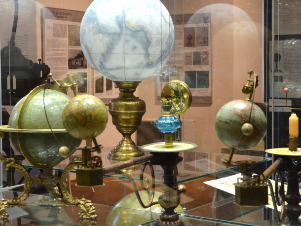 Výstava Fenomén Felkl. Proslulá továrna na výrobu glóbů