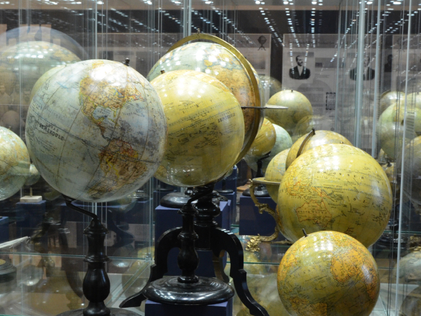 Výstava Fenomén Felkl. Proslulá továrna na výrobu glóbů