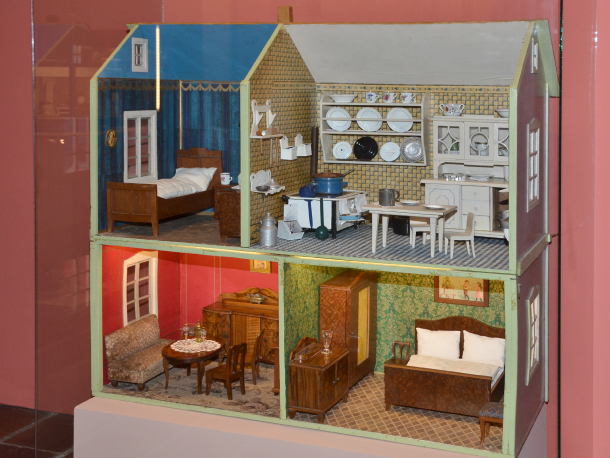 Kuchyňky a pokojíčky aneb jak bydlely panenky