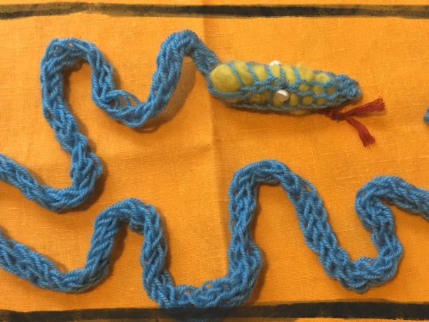 Výtvarka z muzea | Vlněný had