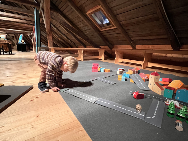 Středočeské muzeum v Roztokách u Prahy_ Kočovná herna Sládkovna
