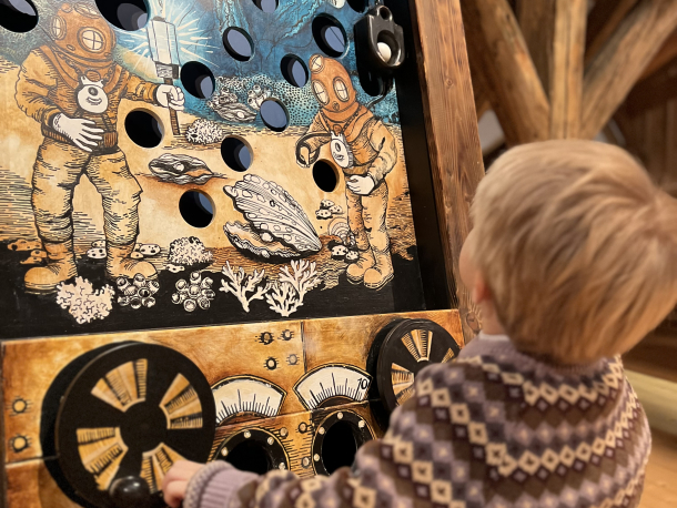 Středočeské muzeum v Roztokách u Prahy_ Kočovná herna Sládkovna