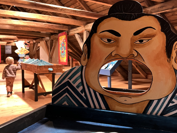 Středočeské muzeum v Roztokách u Prahy_ Kočovná herna Sládkovna