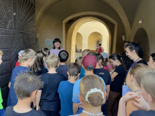 skupinová aktivita v zámeckém areálu