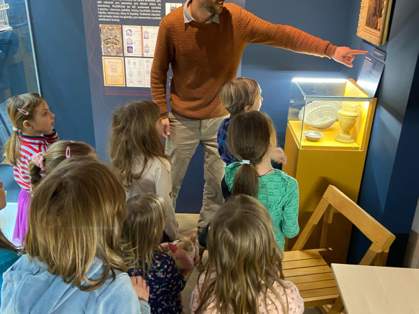 Projektový den | Příběh dráteníka - Z Kysuce až na kraj světa