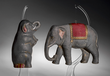 Příklad vánočních ozdob vyrobených z drážďanské lepenky