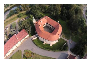 V kategorii Muzejní počin roku 2014 v rámci XIII. ročníku soutěže Gloria Musaealis 2014 je v užší nominaci i realizace projektu "Rekonstrukce a nové využití zámku v Roztokách u Prahy".  