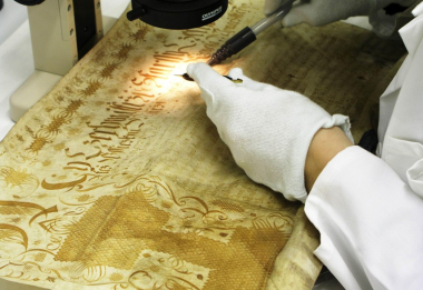 Cechovní listina z roku 1709 z města Kyšperk. Psaná na pergamenu. Restaurování po povodni v roce 2002.