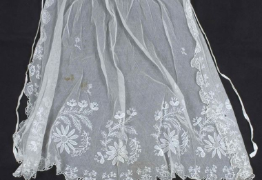 Šátek. Stav před restaurováním.