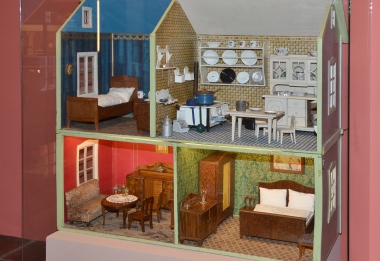 Kuchyňky a pokojíčky aneb jak bydlely panenky